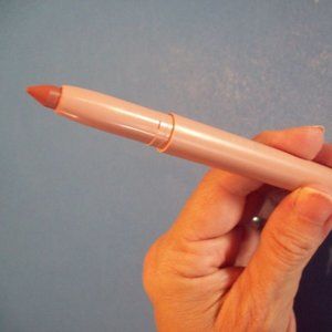 KKW LIP CRAYON (CLASSIC KIM) NIB!